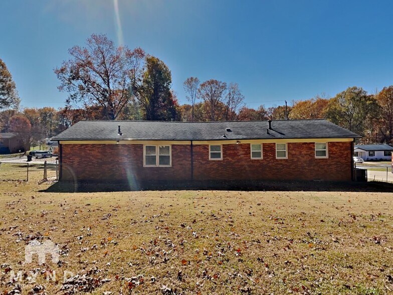 Building Photo - 310 Witten Ln