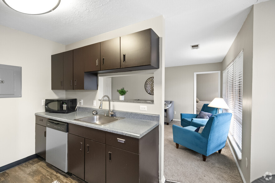 Riverview - Kitchen - Mad River Apartment Homes