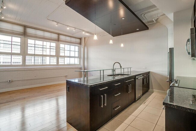 Building Photo - Come Live in Historic Montgomery Plaza- East Tower- 2 bed, 2 bath- 76107