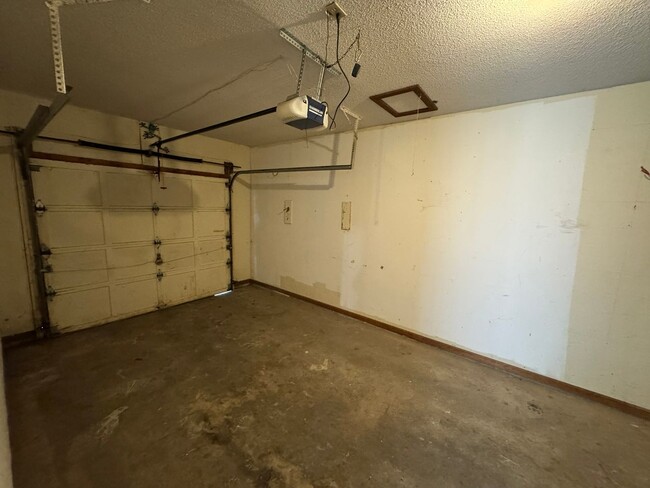 Building Photo - 201- 203 Briarcrest Ct