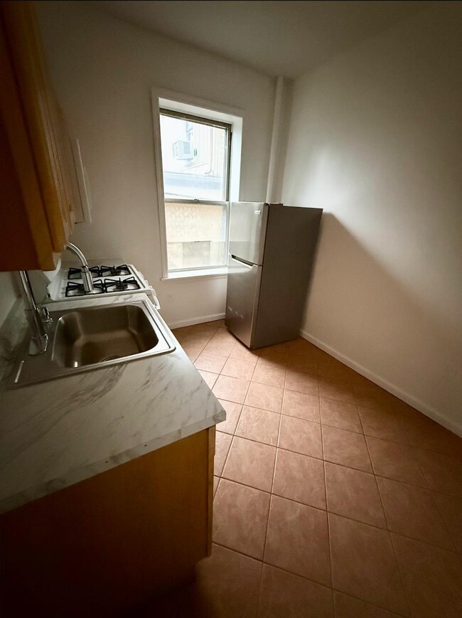 Building Photo - 132 39th St