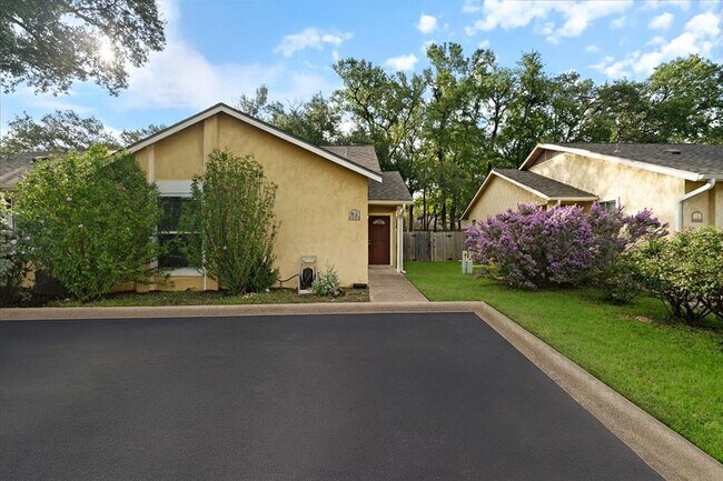 Primary Photo - 4902 Duval Rd