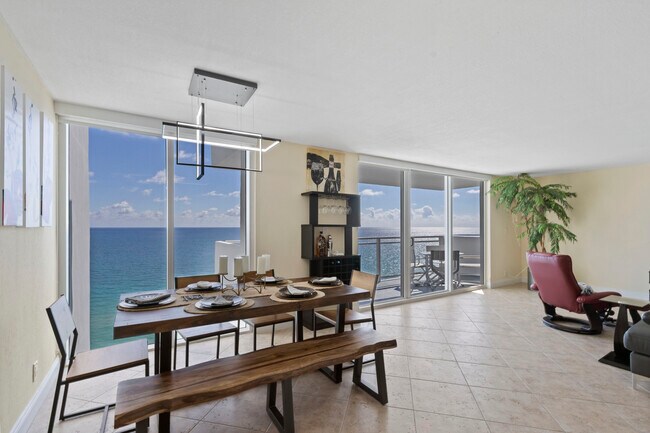 Building Photo - 2030 S Ocean Dr