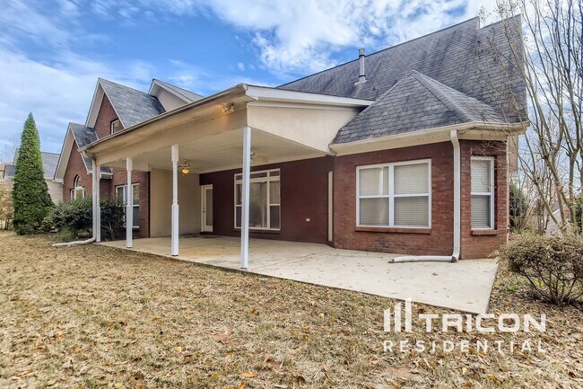 Building Photo - 227 English Oaks Ln
