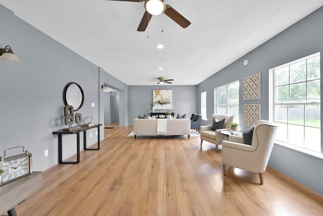 Building Photo - 11636 Old Oaks Ln