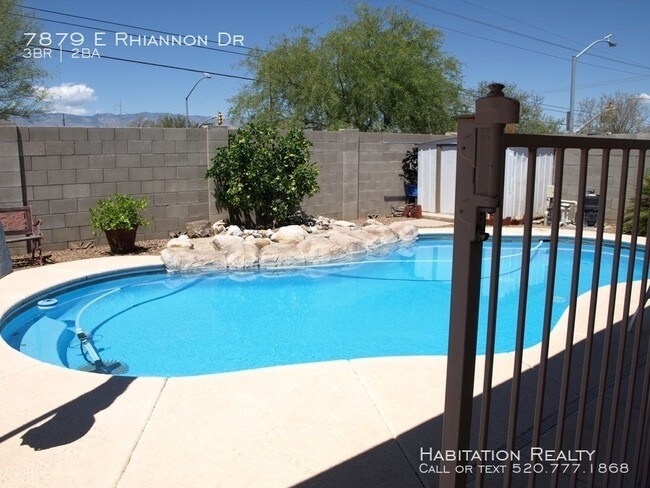 Building Photo - 3 Bedroom Home in Pantano Heights w/ Pool