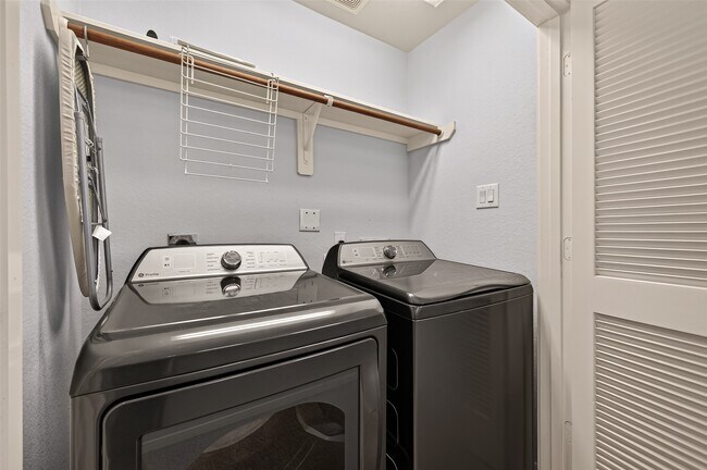 Building Photo - 3308 Clearview Cir