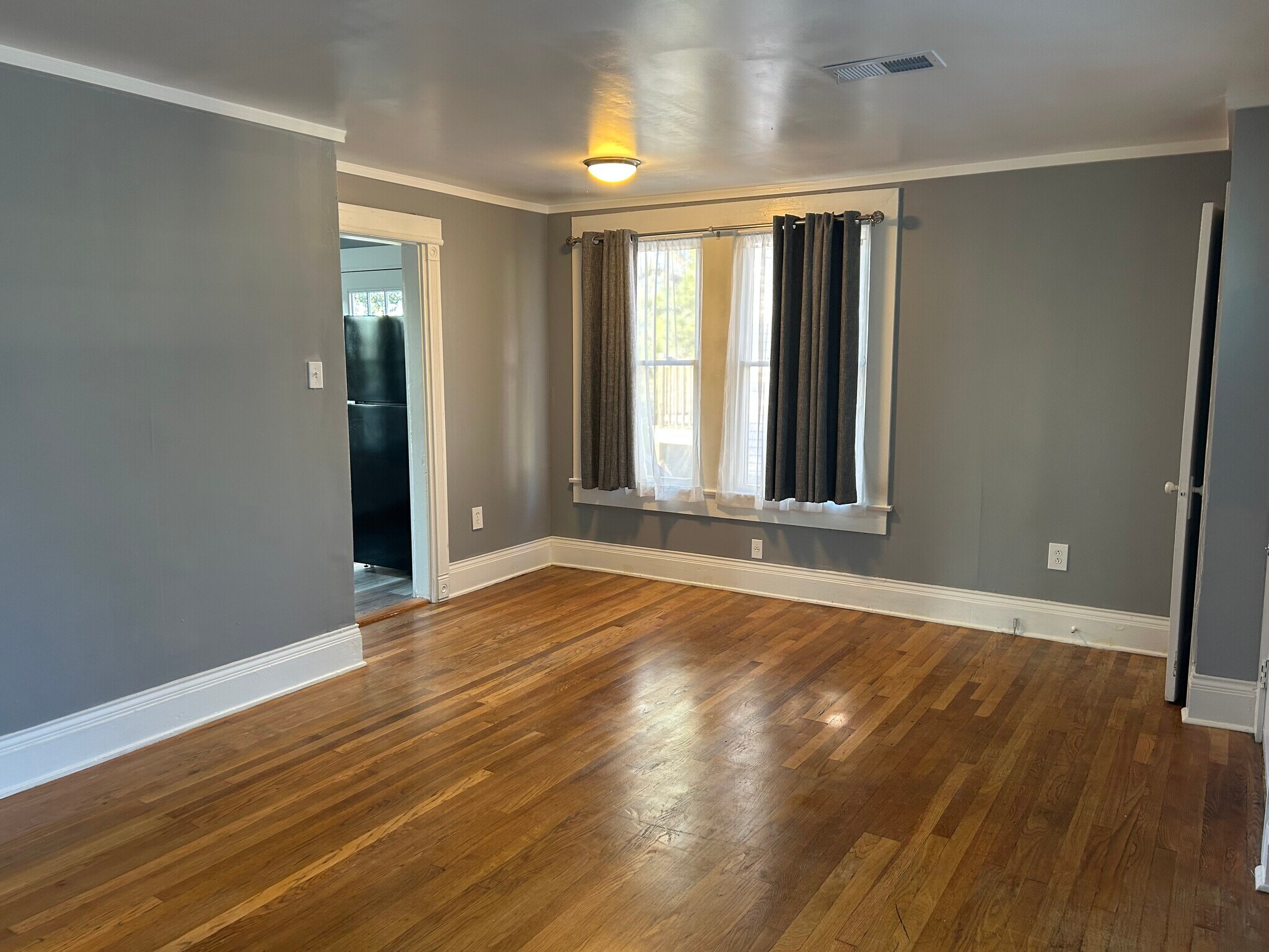 Living room - 2214 Oak St