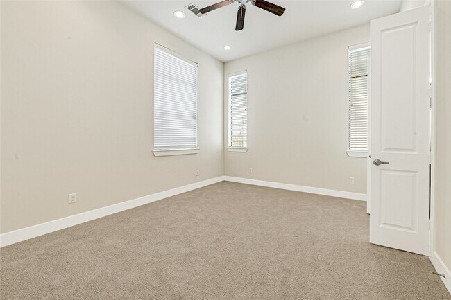 Building Photo - 72 N Hutcheson St