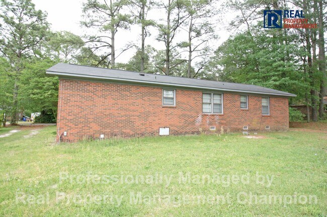 Building Photo - 209 Sycamore St