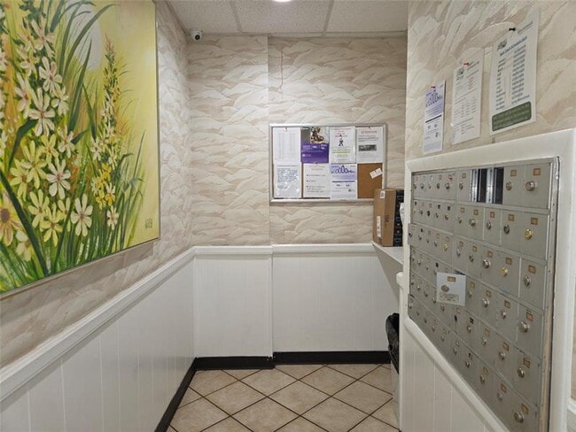 Building Photo - 4158 Inverrary Dr