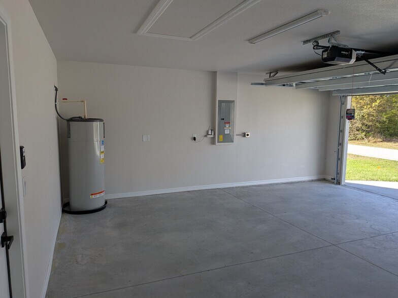 Building Photo - 7352 Quarry St