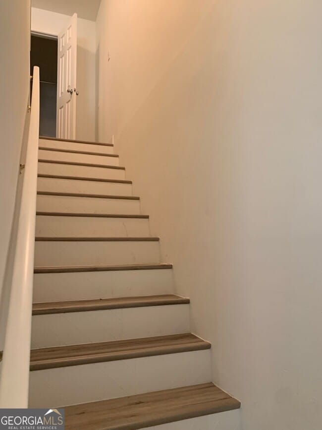 Building Photo - 695 Douglas Dr