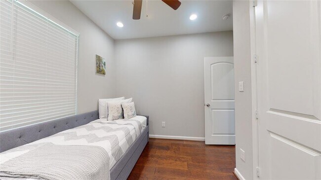 Building Photo - 1201 Northwood St