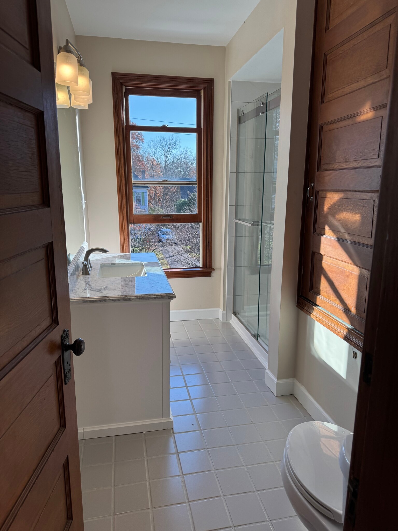 Second floor full bath, newly remodeled - 82 Olentangy St