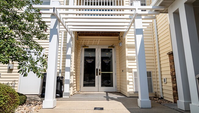 Building Photo - 2402 Clubhouse Ct