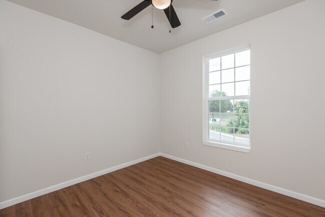 Building Photo - 137 Harmony Mdws Ct