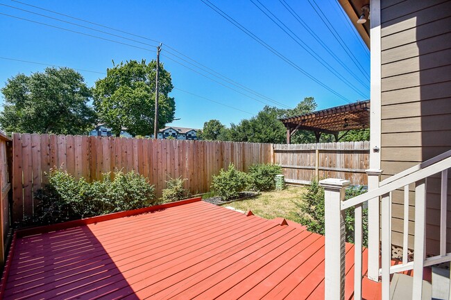 Building Photo - 3313 New Garden View Ln