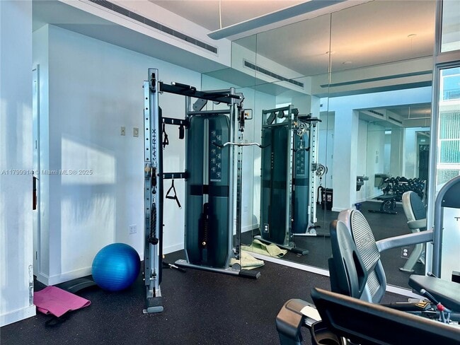 Building Photo - 1550 Brickell Ave