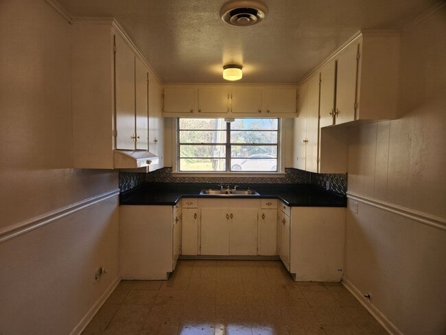 Building Photo - 2432 Highland Ave