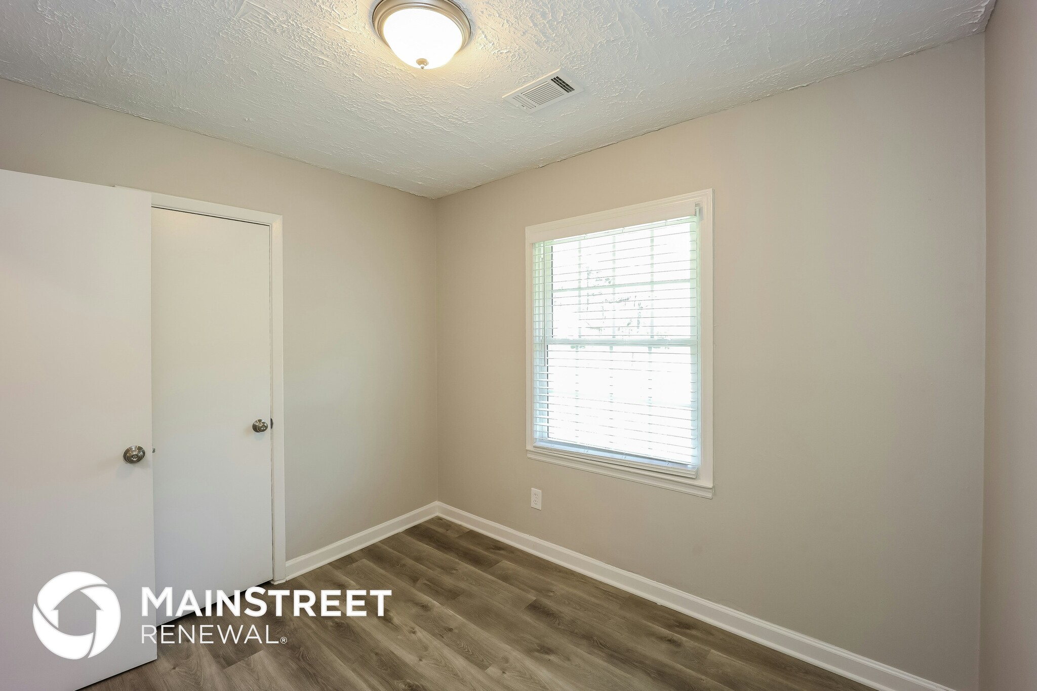 Building Photo - 8143 Huntington Dr