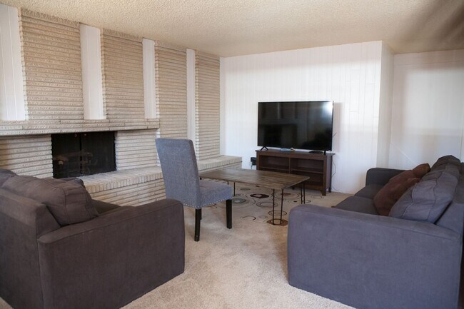 Building Photo - Charming 3BR in Aurora