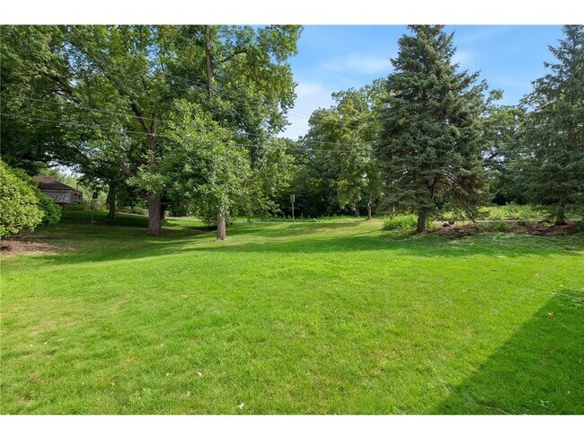 Building Photo - 6216 Maloney Ave