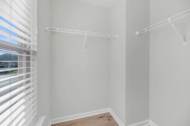 Building Photo - Stunning 4 Bed, 3.5 Bath in Oakfield of Jo...