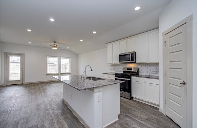 Building Photo - 10602 Great Basin Dr