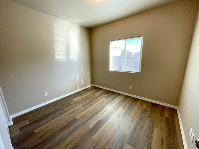 Building Photo - Beautiful 4 Bedroom Home in Kingman Crossing Community.