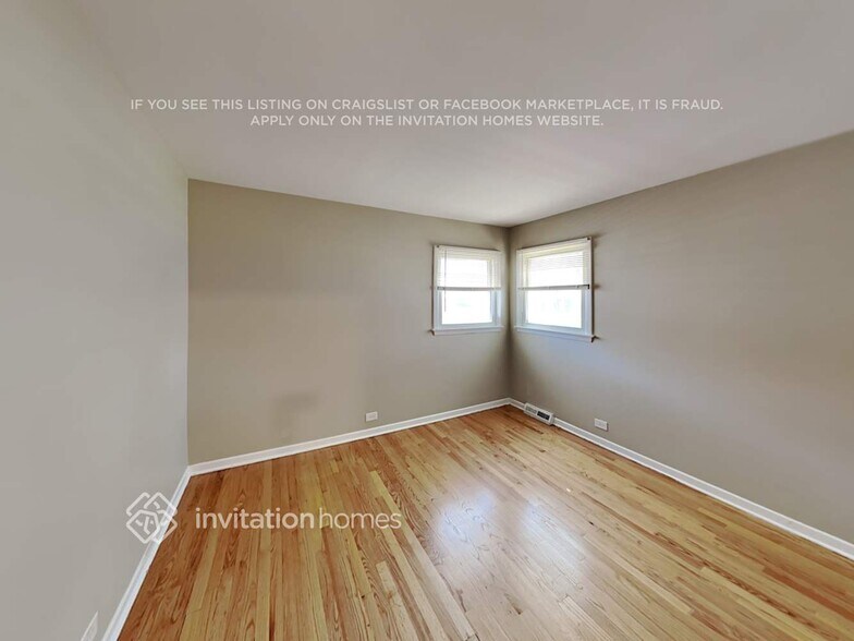 Building Photo - 404 S Crestwood Ln