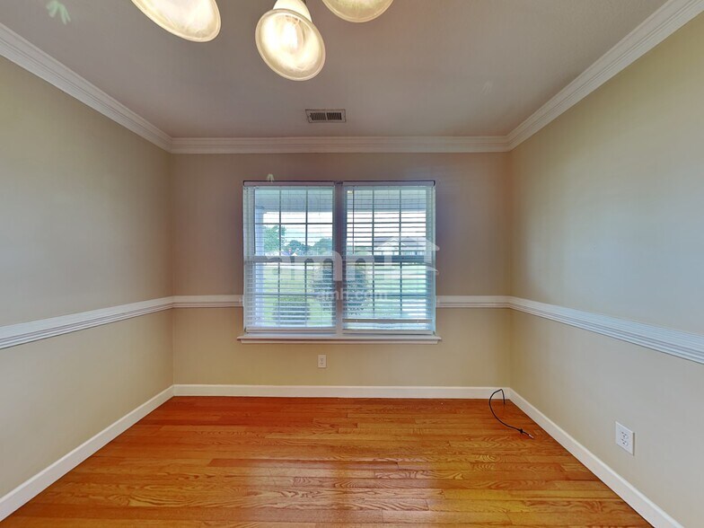 Building Photo - 2 Gratiot Ln