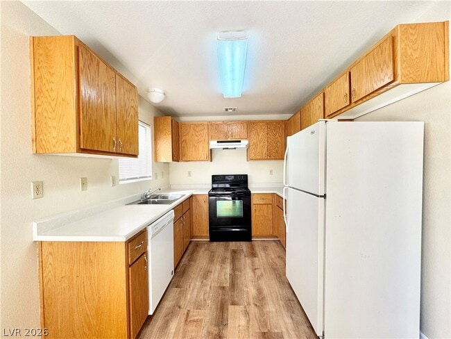 Building Photo - 1920 Haiwee St