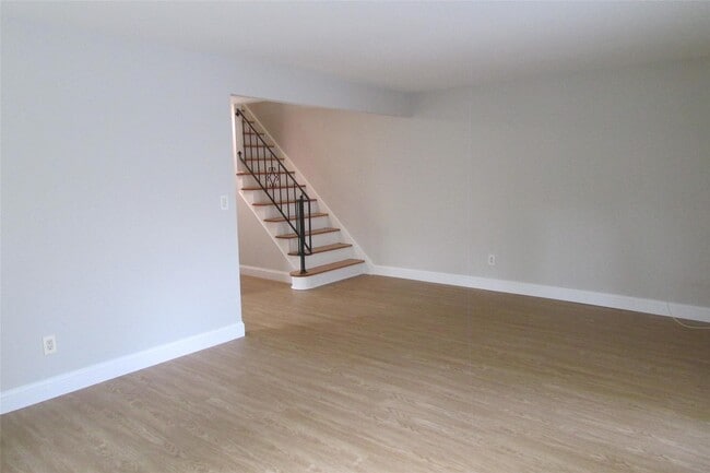 Building Photo - 74 B Demarest Ave