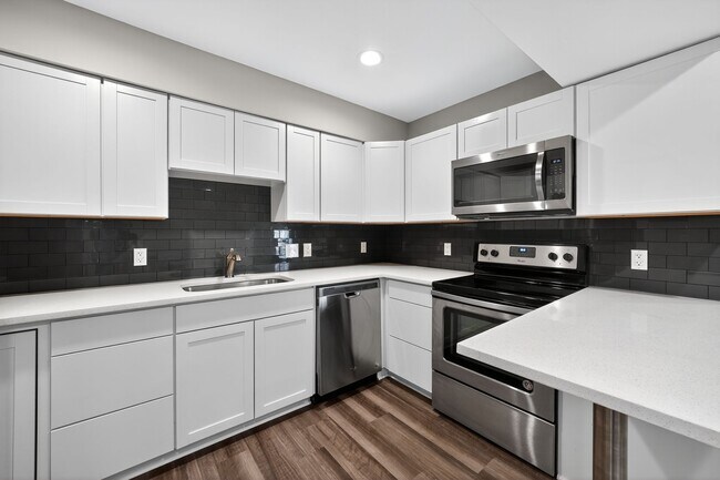 Building Photo - 935 La Posada Dr