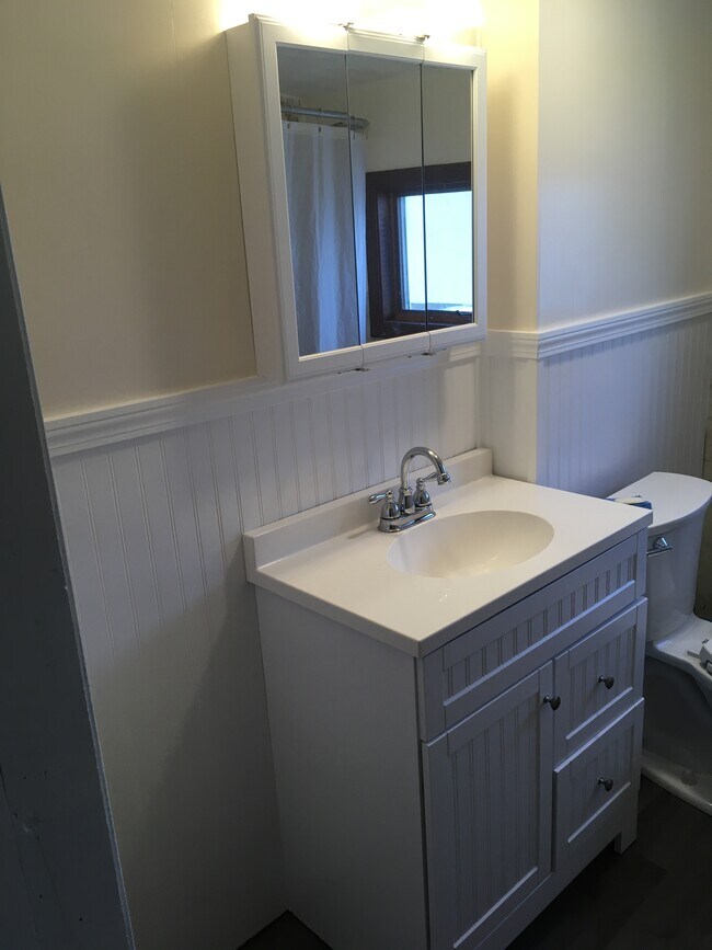 Full Bath - 299 High Street