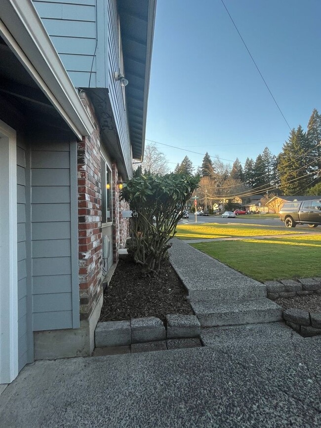 Building Photo - Heigh 710-712