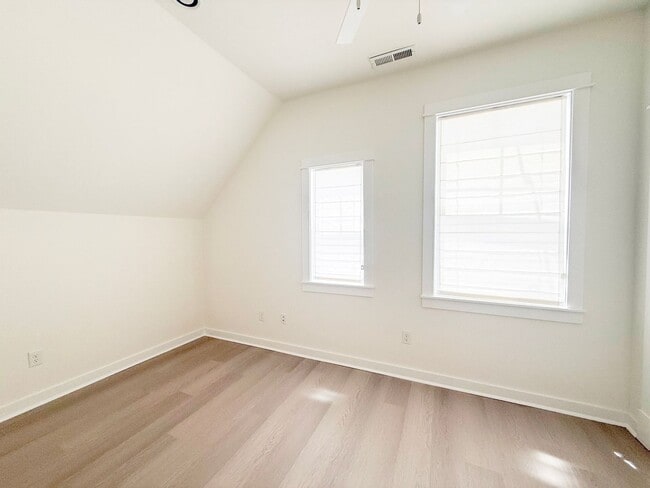Building Photo - Pet-Friendly 3-Bedroom Home with Bright, Airy Coastal Style