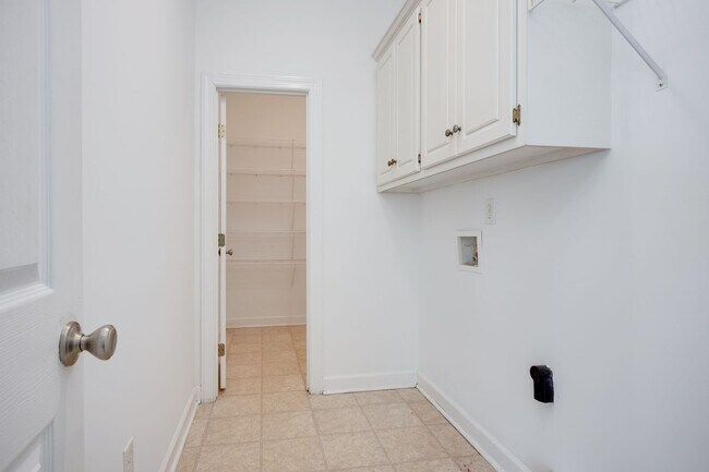 Building Photo - 434 Keeling Ln