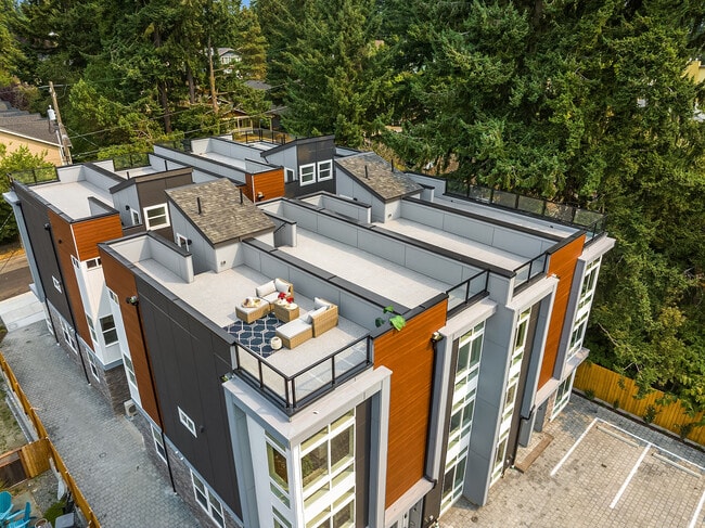 Building Photo - 309 N 138th St