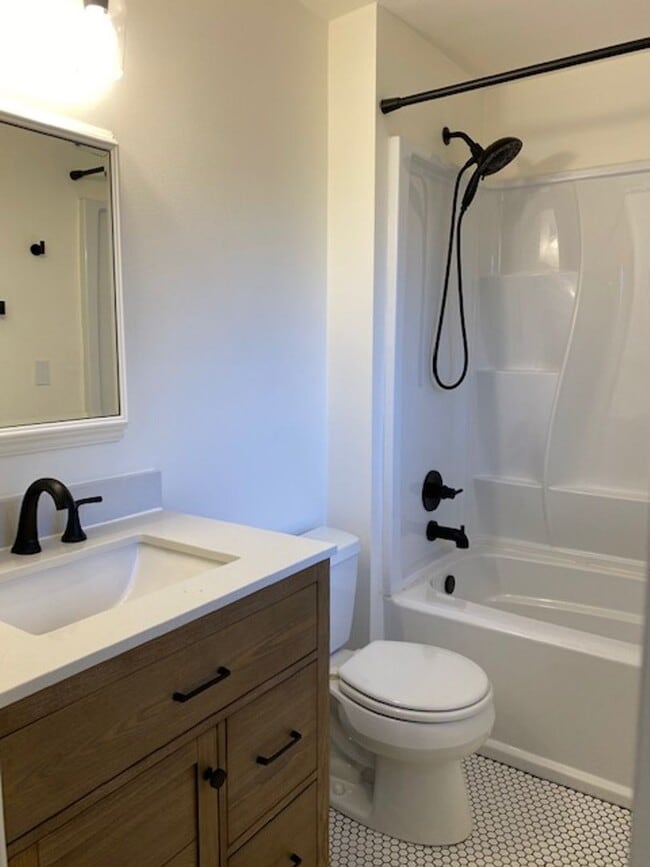 Building Photo - 19260 SW Vista St