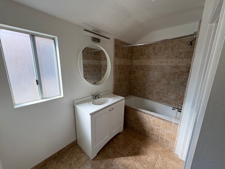 Bathroom - 930 Via Mil Cumbres