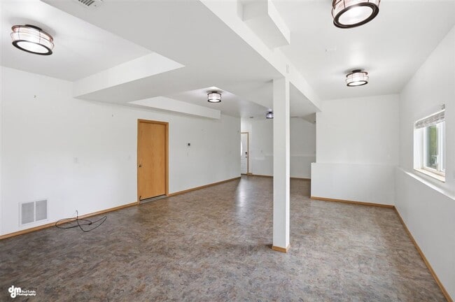 Building Photo - Luxury Alaska Living with Room to Spread Out — Mountain Views, Massive Garage & Incredible Commut...