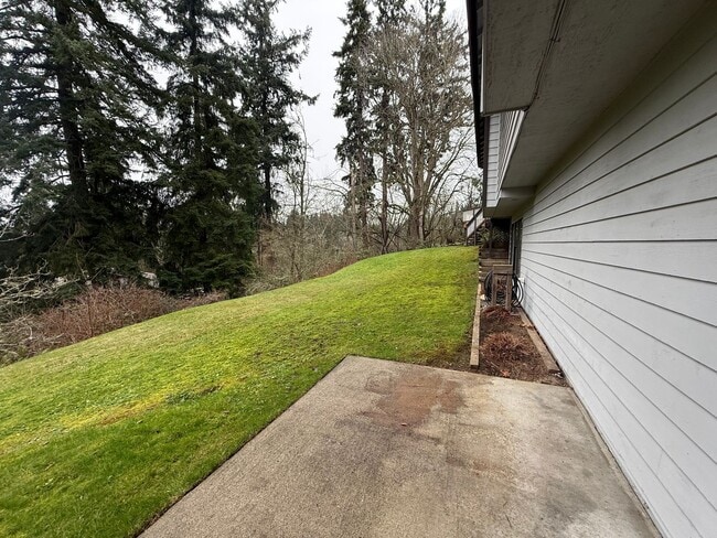 Building Photo - Spacious Mukilteo Home with Stunning Outdoor Living and Lush Landscaping