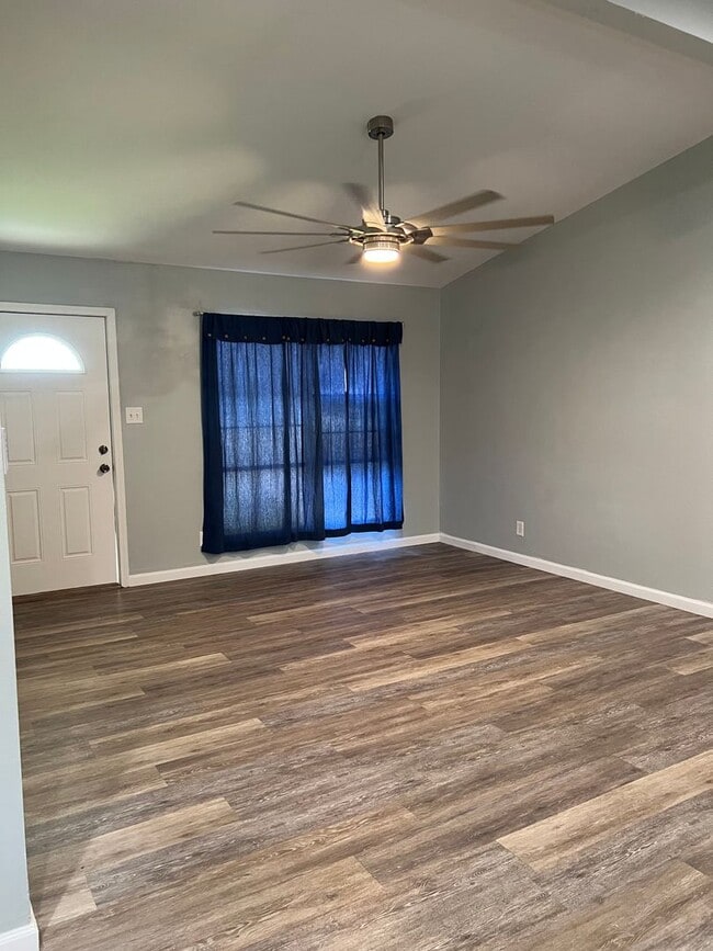 Building Photo - Home for lease