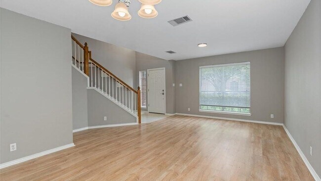 Building Photo - 5017 Cleves St