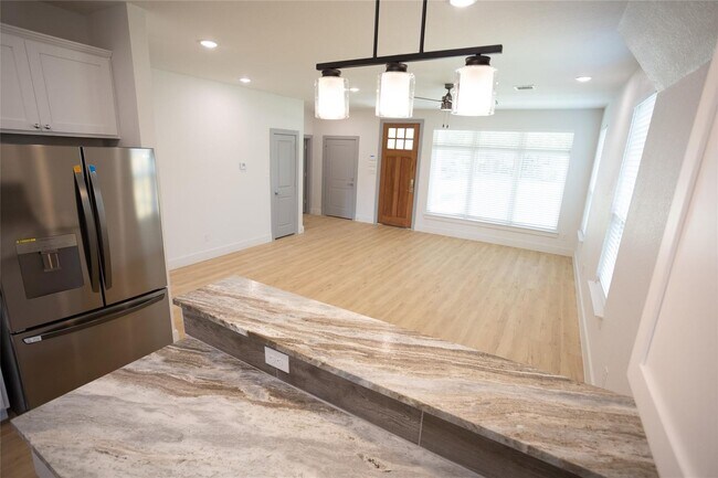 Building Photo - 3817 Winfield Ave