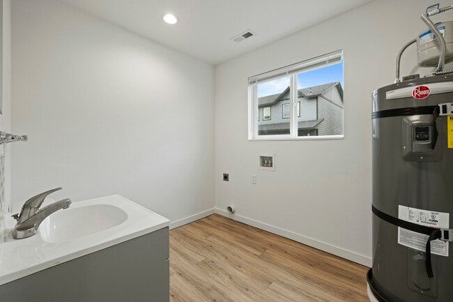 Building Photo - 2631 W Marina Dr