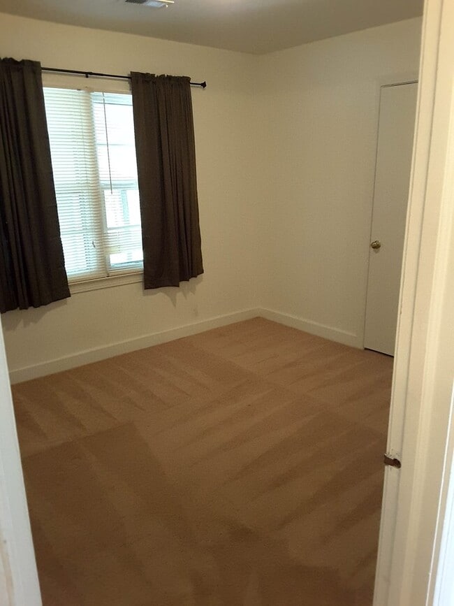 Building Photo - Nelson Park