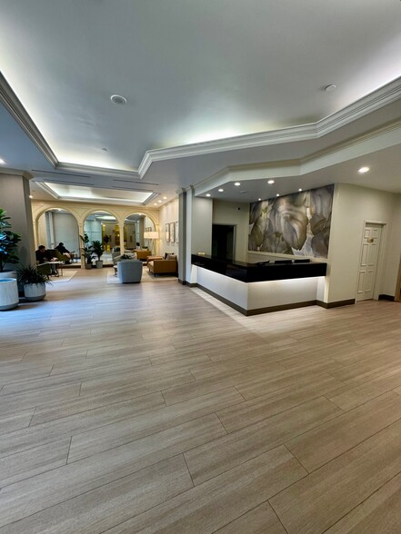 Renovated lobby & concierge desk - 4808 Moorland Ln